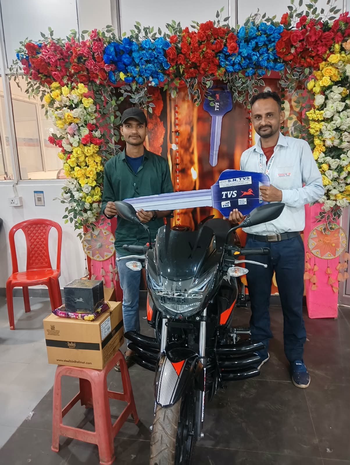 “आपका भरोसा, हमारी पहचान — हर सफर के लिए TVS का साथ।” 🤝  छातापुर और आसपास के क्षेत्रों के परिवारों का अटूट विश्वास ही श्यामतारा TVS की असली ताकत है। हम केवल दोपहिया वाहन नहीं बेचते, बल्कि आप